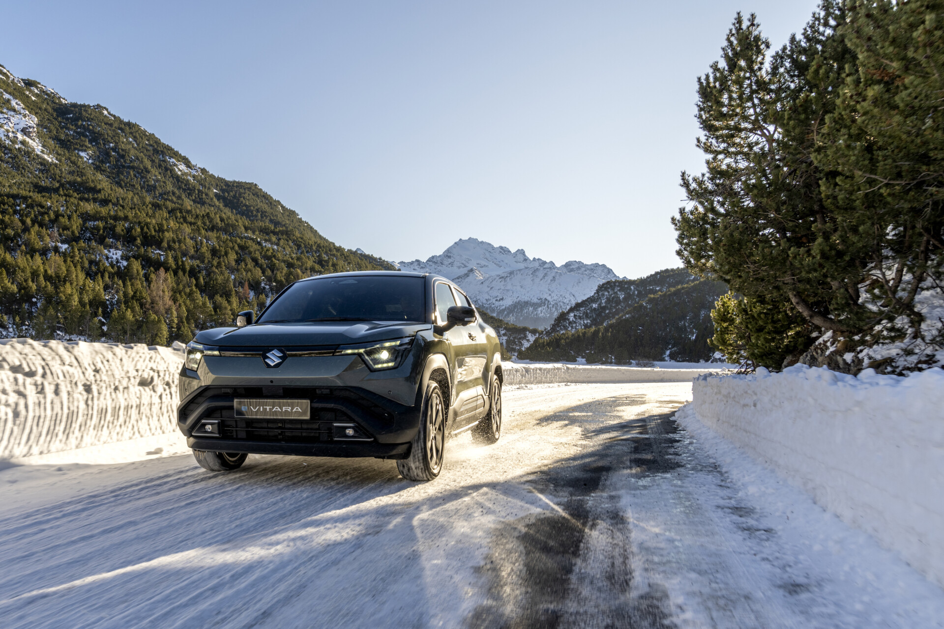 e-Vitara vinter foran