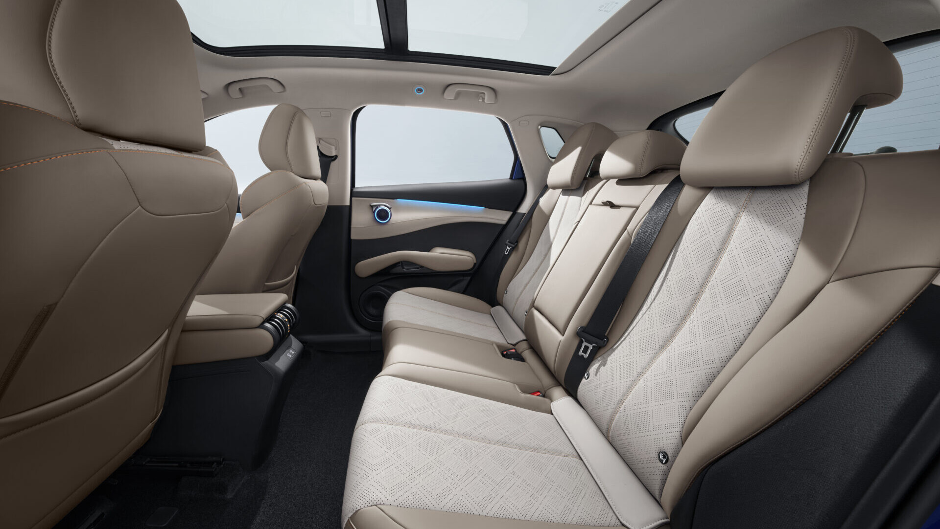 BYD Evo god plass i kupe bak