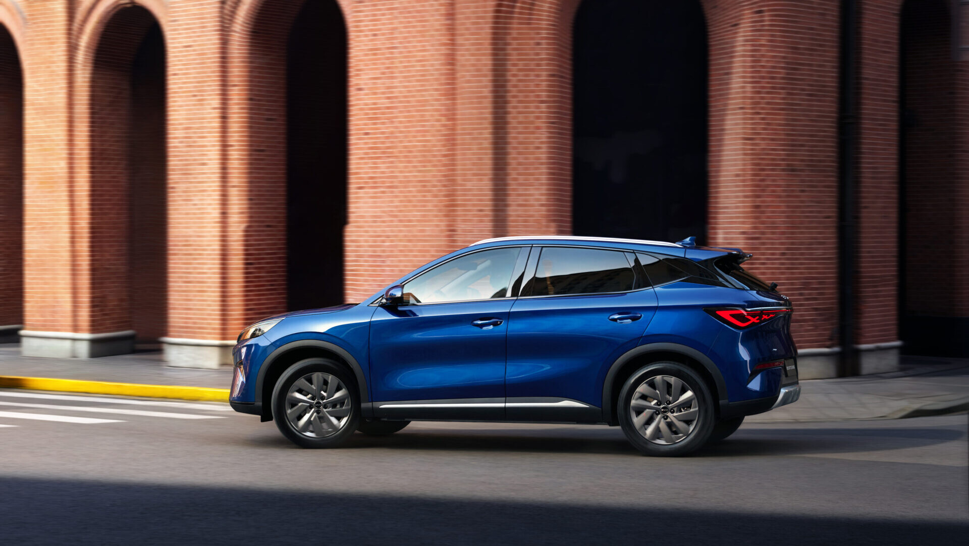 BYD Evo blå i trafikken